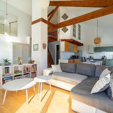 Sauret : Havre De Paix En Ville : Spacieux Et Confortable Apartment *