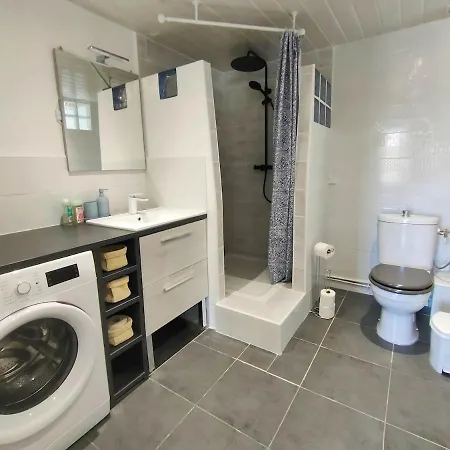Sauret : Havre De Paix En Ville : Spacieux Et Confortable Apartment