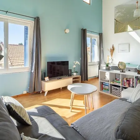 Apartment Sauret : Havre De Paix En Ville : Spacieux Et Confortable