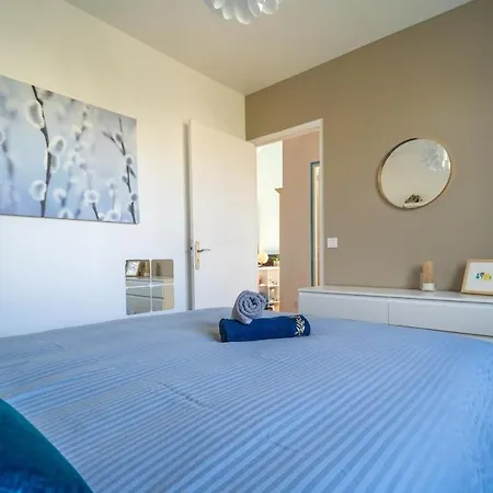 Apartment Sauret : Havre De Paix En Ville : Spacieux Et Confortable Montpellier