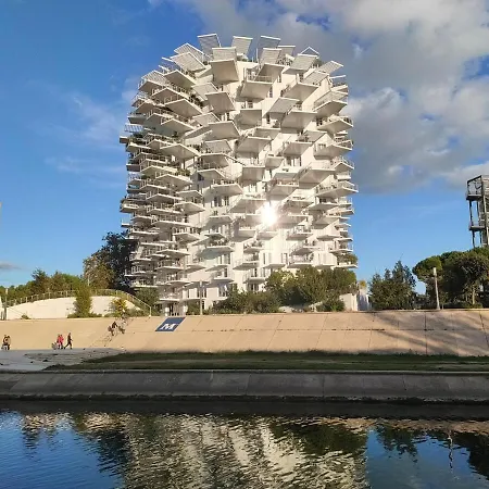 Sauret : Havre De Paix En Ville : Spacieux Et Confortable Apartment