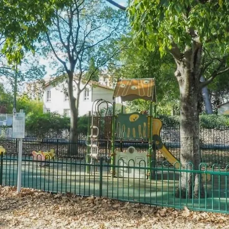 Sauret : Havre De Paix En Ville : Spacieux Et Confortable Apartment
